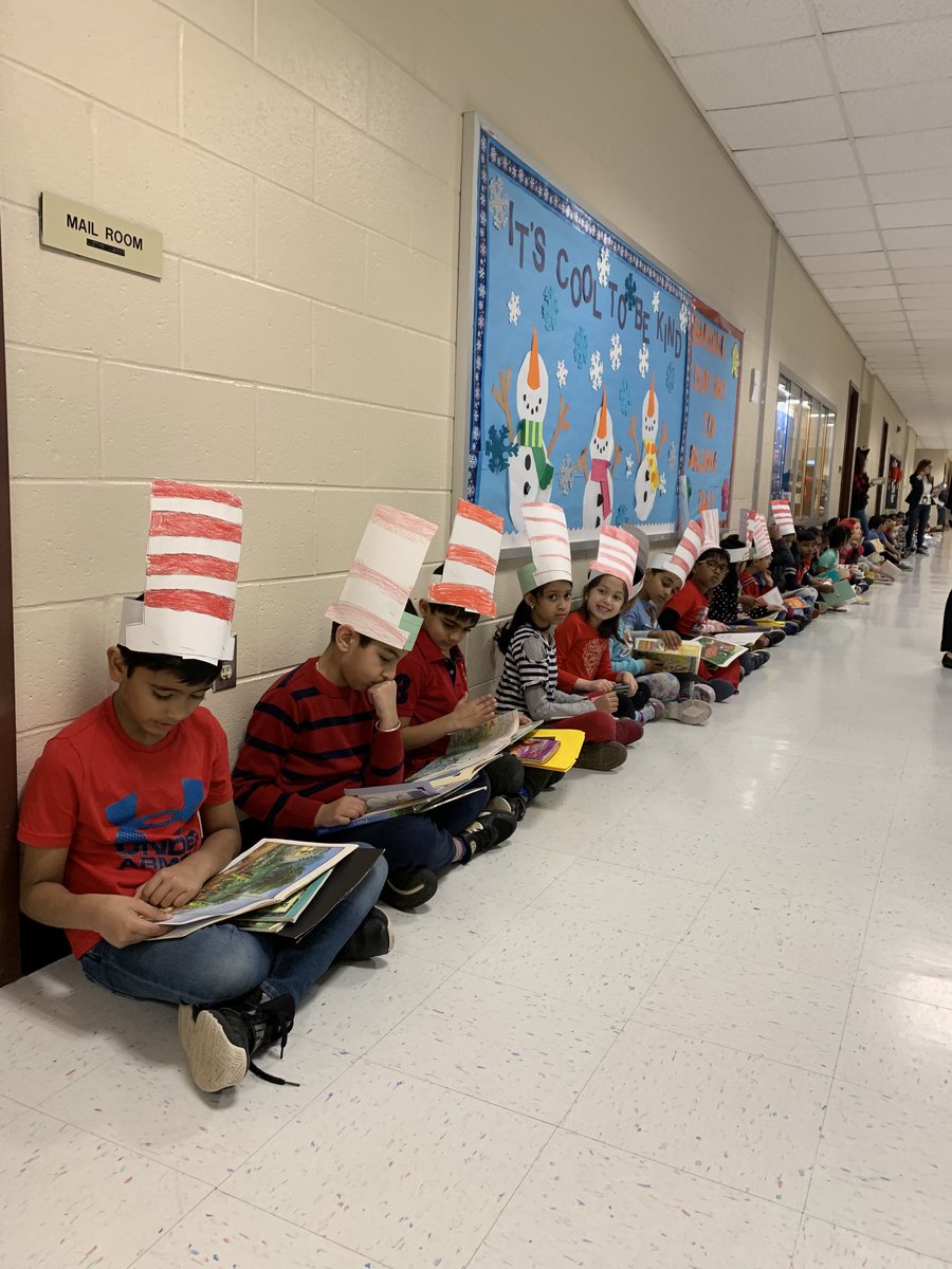 PatriciaDelGuer's tweet photo. Celebrating Read Across America!! https://t.co/gK03CtUTfr