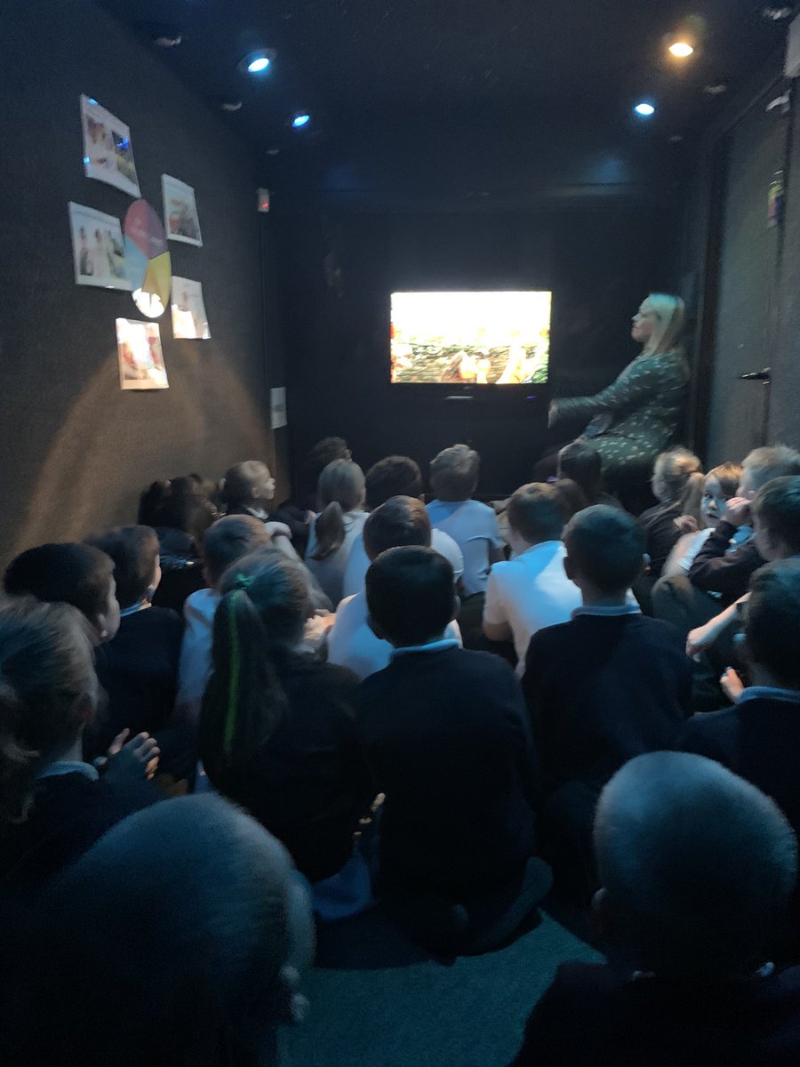 MissAdamsonWG's tweet photo. We’re having a brilliant time on the life bus this afternoon. We’ve learnt all about the different parts of the body and how different things can affect us both mentally and physically 👌🧠 @WhitegateSch #Whitegate #LifeBus https://t.co/ewWW3DayUE