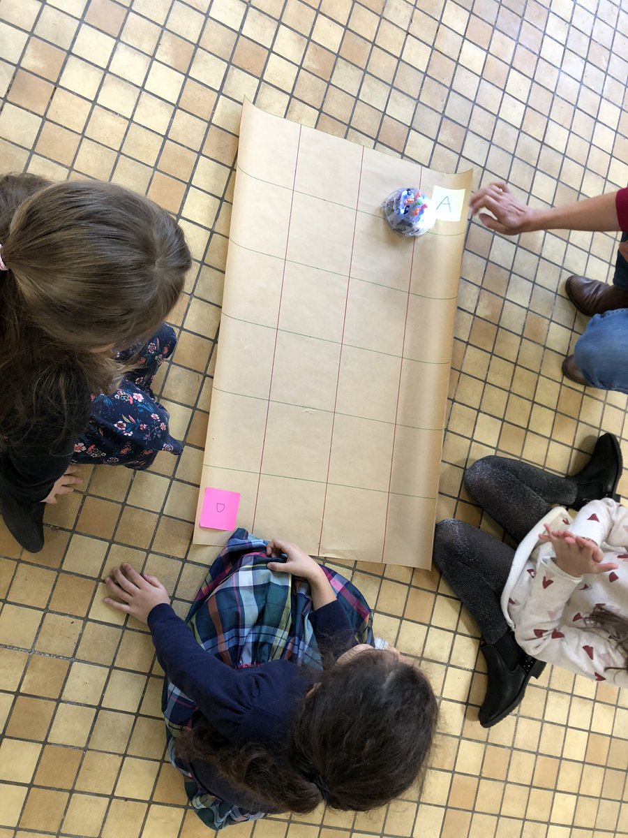 alex301076's tweet photo. #10001codeursenclasses c’est reparti! On ouvre le bal dans le 94 avec les CP de l’école Champignol à Saint-Maur. Découverte de la #bluebot, premiers #défis et premières réussites! Bravo à tous! #CPDNum94 #erun94 #10001codeurs #robot https://t.co/DCbQqAhSB7