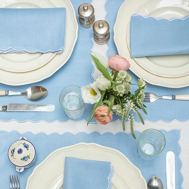 The most stylish Monday Blues 💙💙 Guaranteed to transform your table, these beautiful placemats and napkins are made of 100% linen and feature the prettiest scalloped edge. We will be using ours to create fabulous Spring tables 💫 (They’d also make the… ift.tt/39jPsnS