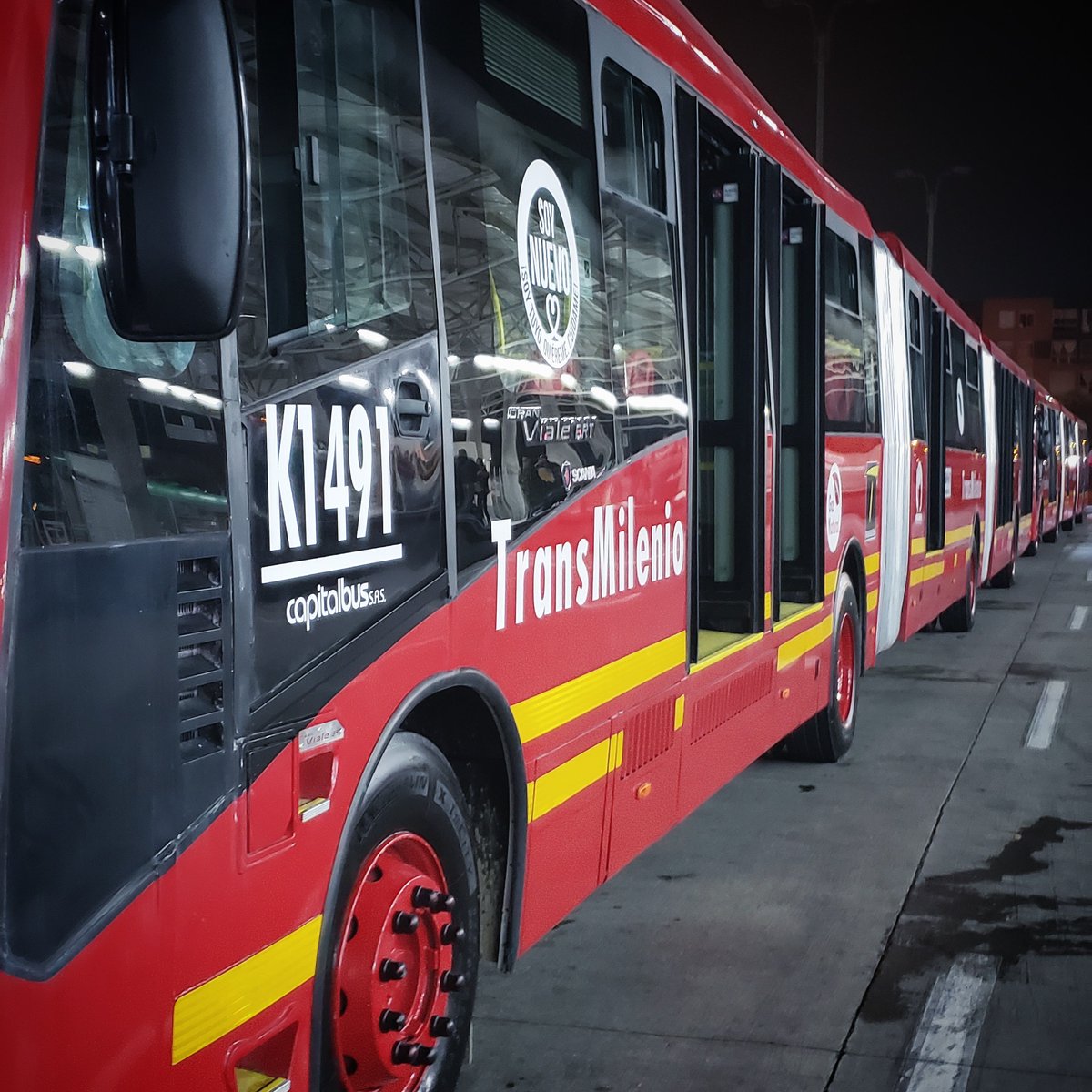 martinezc82's tweet photo. #portalamericas #TransMilenio #transmileniobogota bienvenidos #capitalbus aire más limpio para todos... #NuevosBusesNuevoAire https://t.co/csbD3eaIui