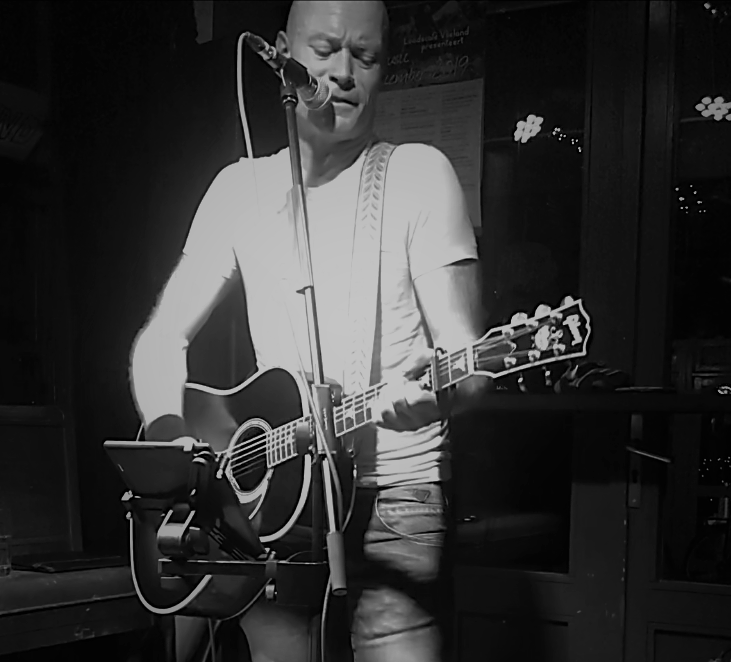 Maandag = muziek! Vanaf 21:00 speel ik <a href="/loodscafe/">Loods Café</a> #vlieland #gezellig #komgezelliglangs