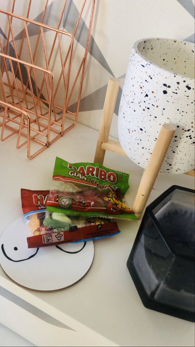 itsAlixBolton's tweet photo. Forgive me @PartnersMosaic for I have sinned... 😅 these guys are getting me through a day of #GenderPayReporting
@mosaic_kate @MosaicCharlotte https://t.co/a7IHaIGh3N