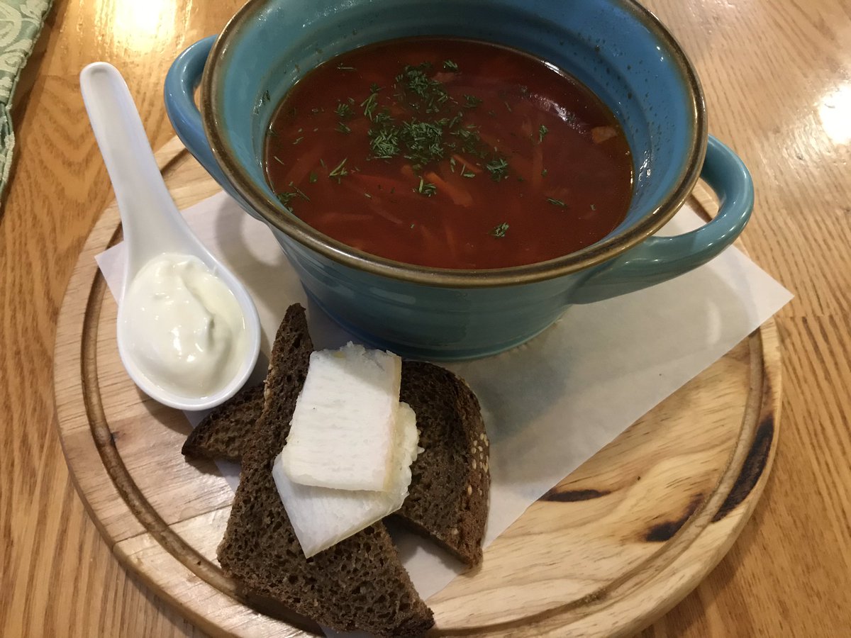せんとす A Twitter ウラジオストクのノスタルギーヤというロシア料理のお店です 2度行きましたがどちらもぶっとぶ美味しさでした 写真はどれも有名料理みたいですがボルシチ以外の名前を忘れました せんとす A Twitter ウラジオストクのノスタルギーヤというロシア料理のお店です 2度行きましたがどちらもぶっとぶ美味しさでした 写真はどれも有名料理みたいですがボルシチ以外の名前を忘れました