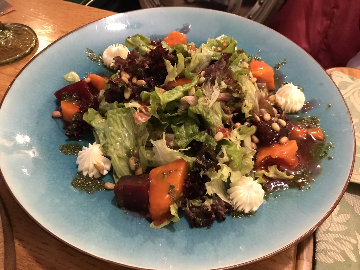 せんとす A Twitter ウラジオストクのノスタルギーヤというロシア料理のお店です 2度行きましたがどちらもぶっとぶ美味しさでした 写真はどれも有名料理みたいですがボルシチ以外の名前を忘れました せんとす A Twitter ウラジオストクのノスタルギーヤというロシア料理のお店です 2度行きましたがどちらもぶっとぶ美味しさでした 写真はどれも有名料理みたいですがボルシチ以外の名前を忘れました