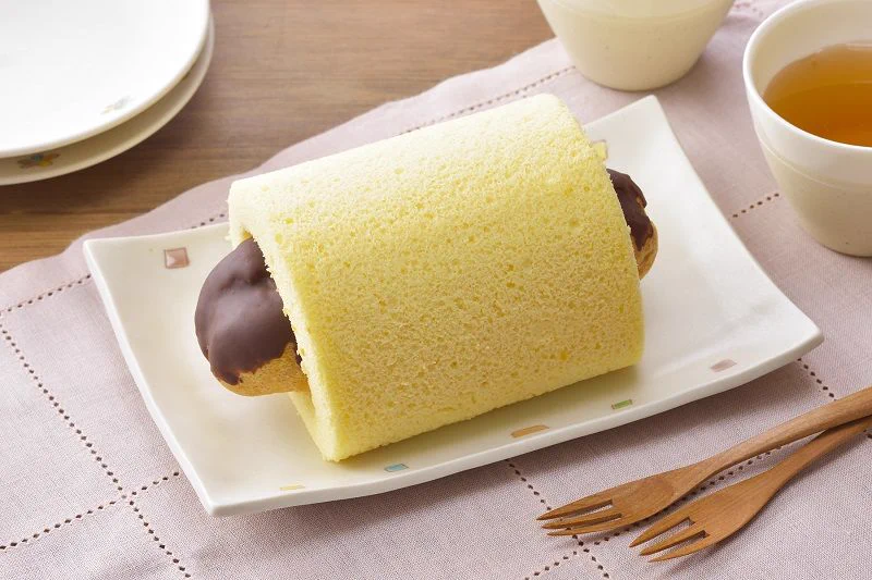 この組み合わせは今までなかった？コージーコーナーがエクレア×ロールケーキを発売www