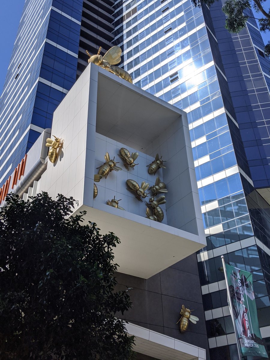 BigAussieThings's tweet photo. This #BigThing is un-bee-lievable! #BigBees #Melbourne #bees #secretbee #bigaussiethings #bigthingsdownunder #bigthingsofaustralia #bigaustralianthings #bigthingsofvictoria #visitvictoria #seeaustralia #wanderlust #roadtrip https://t.co/C9ihaAZKUK