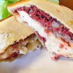 ホットサンドメーカーがある人は是非作ってみて!食パンとコンビーフ、チーズを使った絶品料理!