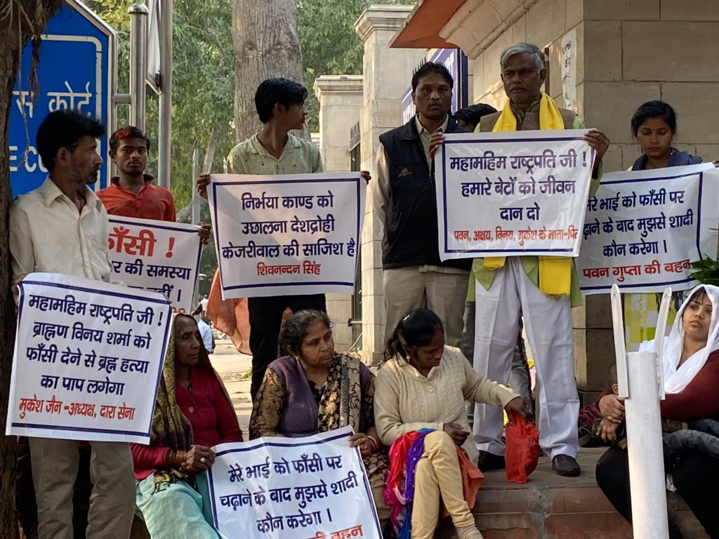 ESGDx98WAAAueEv?format=jpg&name=medium