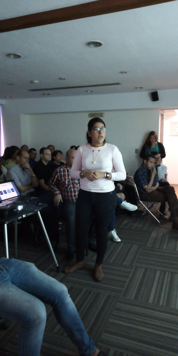 SVMI_Nacional's tweet image. #clubmedicinainterna #svmi 3 pacientes presentados:
HUC. Dr. Jhonny Maluenga, diagnóstico crioglobulinemia mixta.
HMPC. Dra. María Fernanda Alvarado, coccidiodomicosis.
HVC. Dr. Luis González, Mielodisplasia.