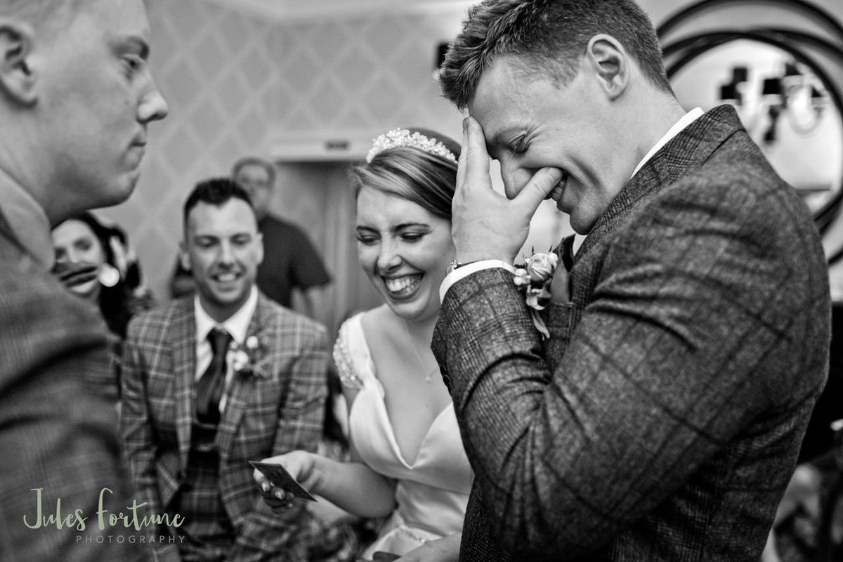 Happy Monday everyone 😃

May you all be as happy as this couple after seeing some Magic 🙂

Photo courtesy of <a href="/jujuphotograph/">Julie Fortune</a> 

#mondaythoughts #MondayVibes #MondayMemories