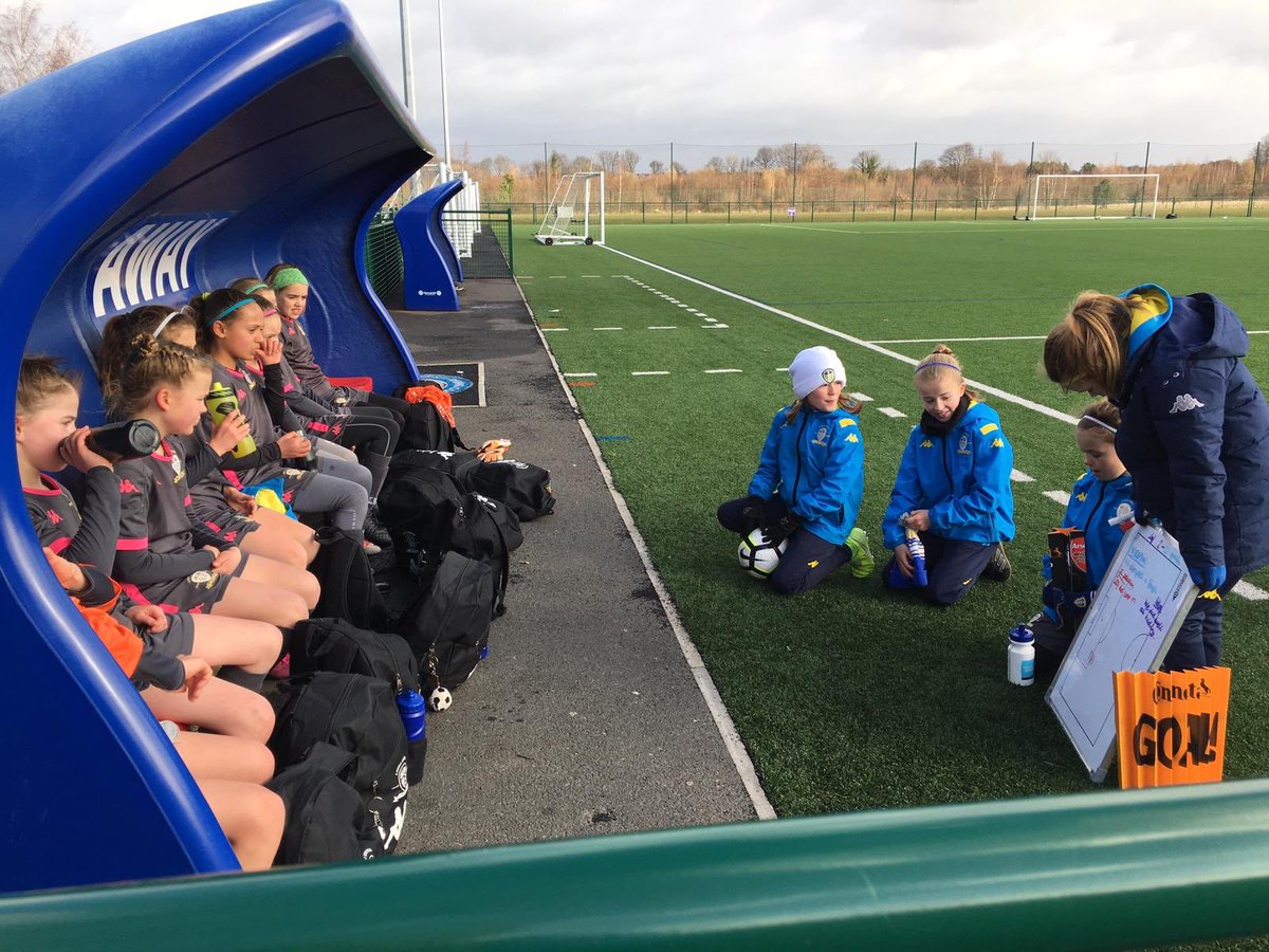 With our 10s fixture being the only game played this weekend.. Here they are taking ownership of their half time team talk which followed with a great performance. Well done girls 👍🏼💭⚽️
