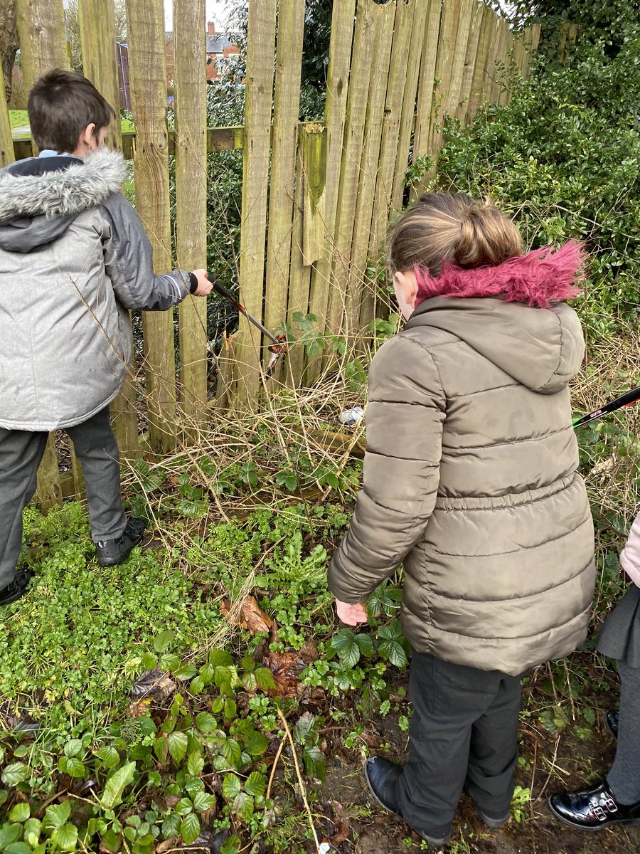 staidansbburn's tweet photo. Our school councillors have been out this morning helping to keep Blackburn tidy! Thank you Heidi for coming to lead our assembly today. @BlackburnTidy https://t.co/ffRd6MdYp9