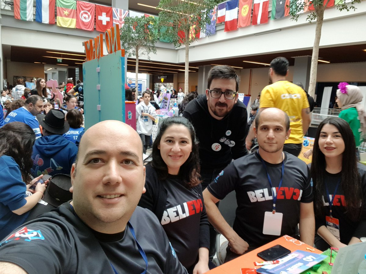 HltTnslStn's tweet photo. Bu ödülde emeği geçen öğrenci, öğretmen, idareci, arkadaş, veli ve tüm çalışanları tebrik ediyorum. Çünkü BeliEV3r adlı bu takım göründüğünden çok daha kalabalık. 😉💪🏻🤖👋🏻... #fll #fll2020 #firstlegoleague #firstlegoleague2020 #cityshaper #şehrişekillendir #bilimkahramanları https://t.co/70UOvGuyyU