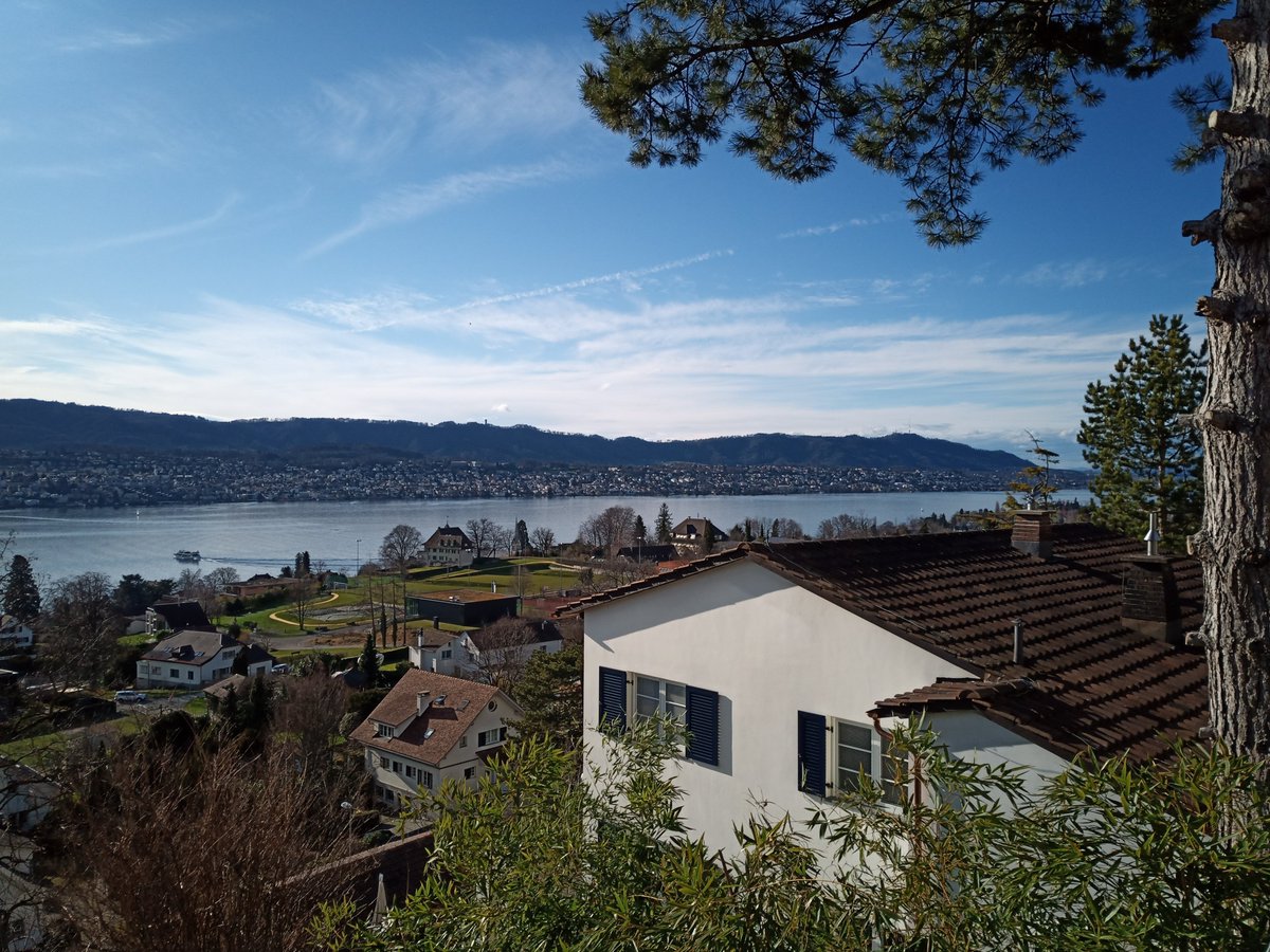 fc_erlenbach's tweet photo. Wochenende spielfrei! Die Welt geht nicht unter, herrlicher Frühlingstag 😊☀🌄, das ganze Dorf scheint unterwegs zu sein. Trotz verordneter Spielverbot für offizielle Spiele trifft sich die Jugend auf dem Fussballplatz und treibt gemeinsam Sport. #coronaresistance https://t.co/xCrYwYhmT5