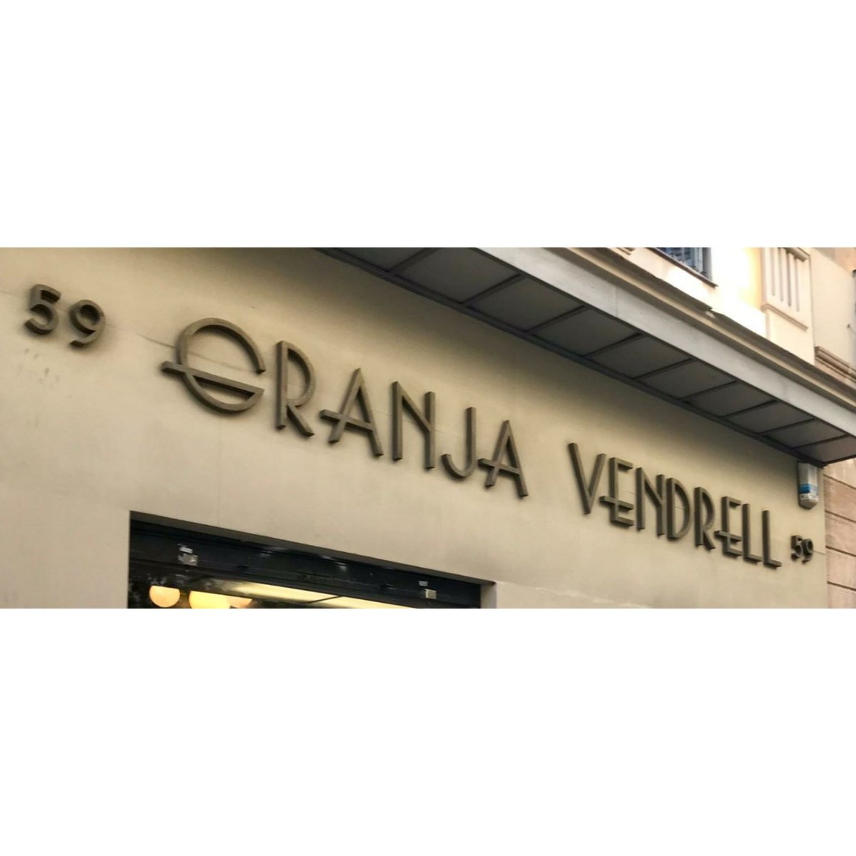 granjavendrell's tweet photo. Ens han robat les lletres Art Déco de la Granja Vendrell aprofitant que s'hi feien obres i passaven desapercebuts...
Si algú o alguna les veu en els Encants o qualsevol altre lloc, ens farà un gran favor si ens avisa...
Gràcies!! https://t.co/G0cE7e5bYm
