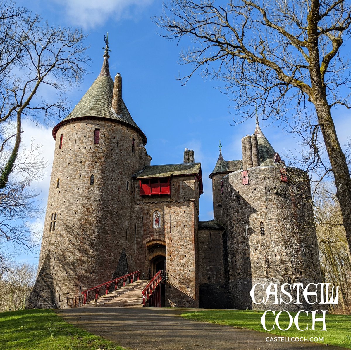 lovecastellcoch's tweet photo. I managed to get this shot of Castell Coch with a lovely spring blue sky on St David's Day.
#tongwynlais #castellcoch #castlesofwales #cadw #williamburges #cdfblogs #StDavidsDay #DyddGลตylDewi https://t.co/hl4mADbTTm