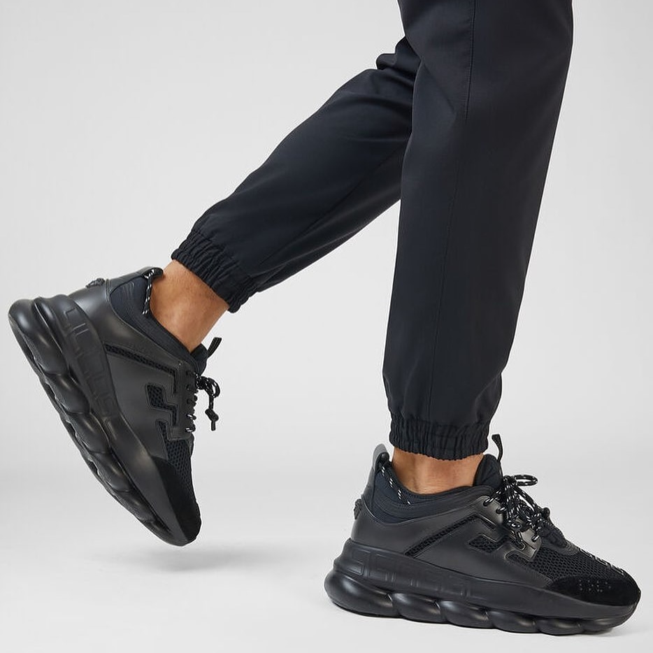 luxuryshoppersa's tweet photo. #versacechainreaction 🖤 #allblack #MondayMotivation #newarrivals
https://t.co/zjyZoJKPTT https://t.co/xDwXTeRQaD