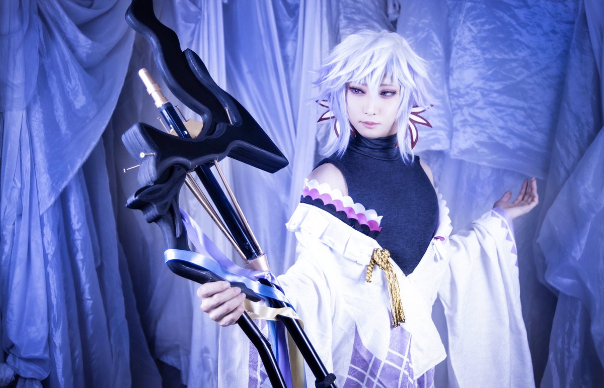 「【コスプレ】
FGO / マーリン

君の辿る道行きに花の祝福が。
あらんことを」|ひやニキ🦊🍇のイラスト