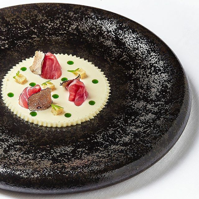 ¿Quien dice que las obras de arte no se comen? 🤩😋✨
Este es uno de nuestros clásicos! 
Láminas de presa ibérica, suero de cebolletas, emulsión de queso payoyo de la sierra de Cádiz y trufa negra...🖤💥 .
.
.
.
.
.
.
.
.
.
.
.
.
.
.
#lucocinayalma #j… ift.tt/2PCTqjN