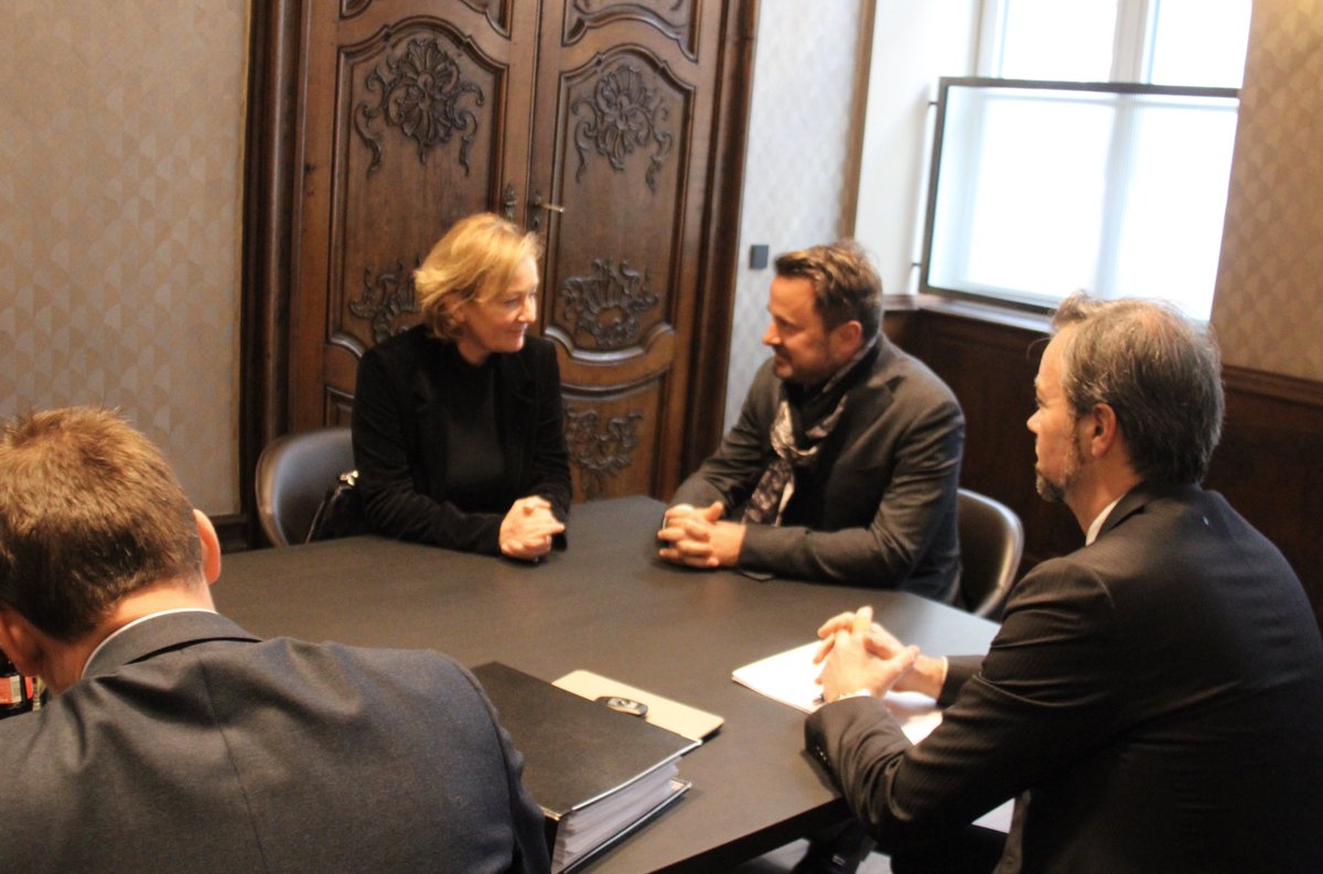 1/2 Echange an Ofstëmmung mat der Gesondheetsministesch <a href="/LenertPaulette/">Paulette Lenert</a> iwwer de leschte Stand vum #Covid_19 zu Lëtzebuerg. Préventioun an Informatioun huet Prioritéit. Mir bleiwen am enke Kontakt a suivéieren d'Situatioun vun no.