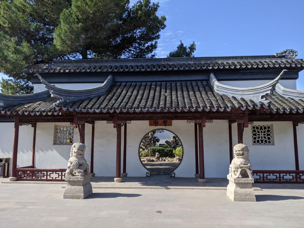 Plateau_Cine's tweet photo. Chez Plateau Ciné on a le soucis du détail ! En direct de la Chine nous attendons la sortie de #mulan !

#cine #fakenews #onenfaittrop #etlecorona? #abientot #peutetre #onvousaime https://t.co/jzHdULs3qY