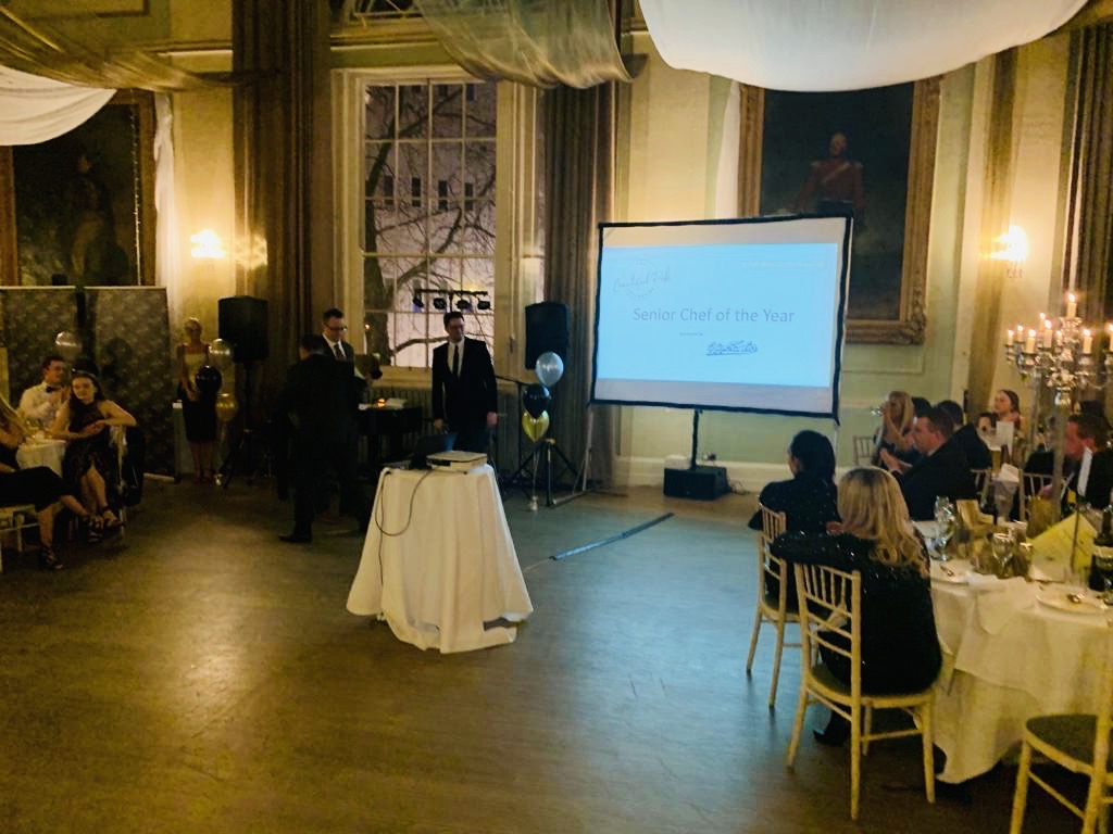owentaylor_uk's tweet photo. So privileged to be apart & sponsor 2020 #beautifulawards! @BeautifulPubs. Great Night!! @owentaylor_uk https://t.co/ZIhOS2Ljhv