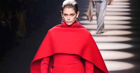 Proportion's tweet image. Monday morning blues? Here&apos;s 166 of the best looks from #ParisFashionWeek: elle.com/fashion/g31113… 
YOU&apos;RE WELCOME ❤️

#MondayBlues #MondayMorning #FashionWeek #Valentino #Givenchy #Balenciaga #Hermes #VivienneWestwood #NinaRicci #Balmain #Loewe #IsabelMarant #RickOwens