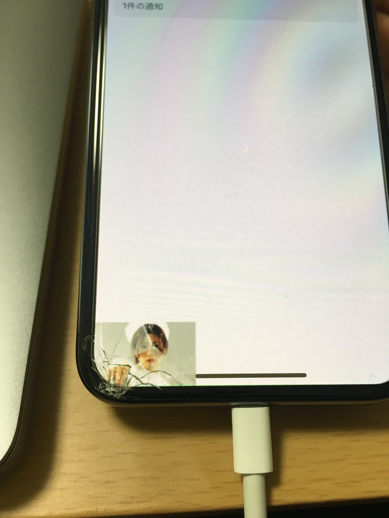 スマホの画面が割れたので 椎名林檎が割った風にしてみた 話題の画像プラス スマホの画面が割れたので 椎名林檎が割った風にしてみた 話題の画像プラス