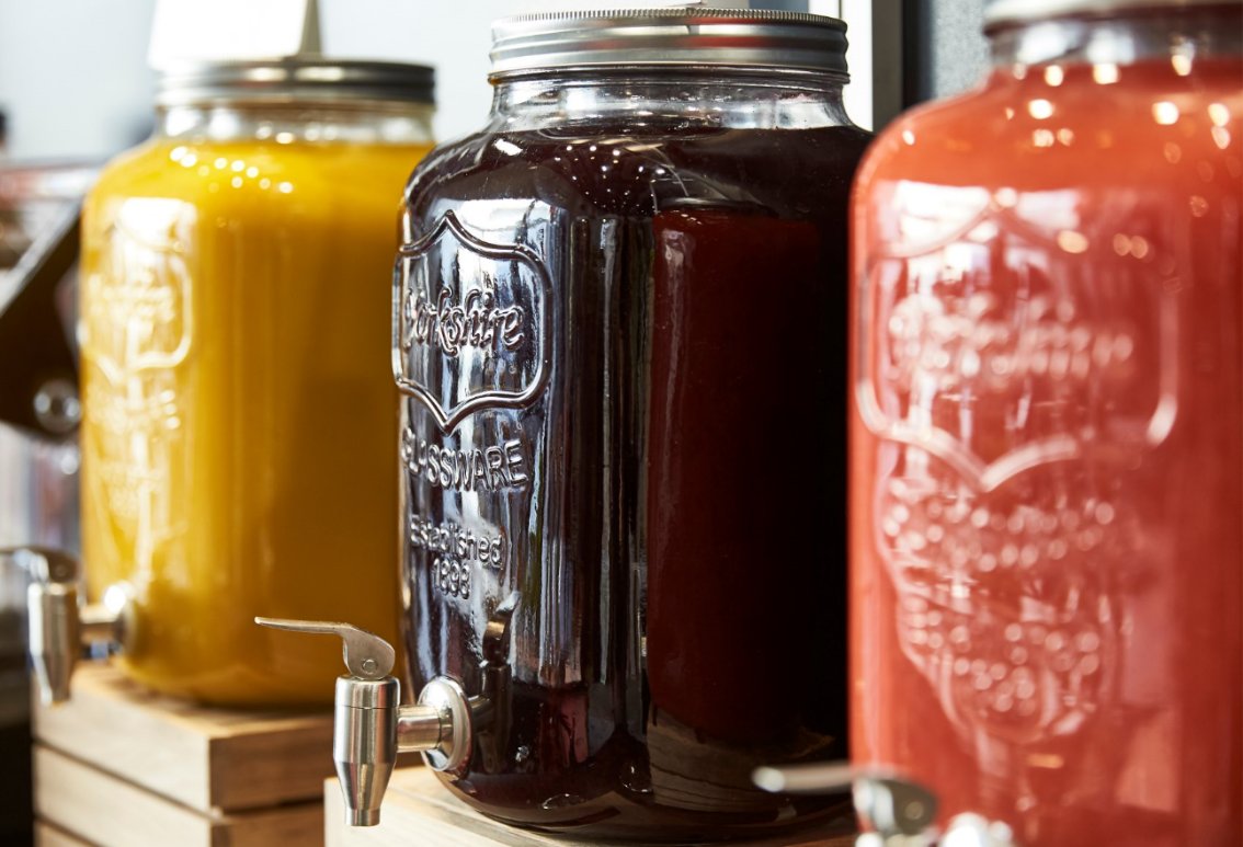 OrankaUK's tweet photo. It’s all starting to kick off for @HRC_Event – come & find out about our refreshing #juices & smoothies…find us on stand F702 tomorrow in the #FoodserviceShow #smoothies #hospitality #conferences #meetingsandevents #HRC2020 #hotelrestaurantcateringshow https://t.co/LIUOK1g6ic https://t.co/RqCG81JRqy