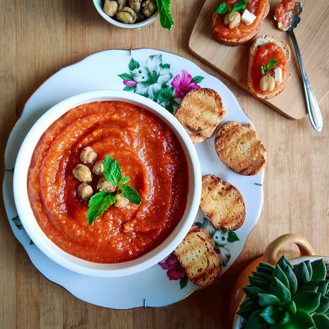 Dip, Spread, Eat, Repeat - That's the beauty of Ajvar - A Serbian Roasted Red Pepper Relish. As the days become hotter, I gradually gravitate towards quick meals, especially when I am entertaining guests at home.
This make ahead relish was something I se… ift.tt/38gVCni