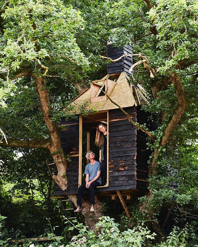 The sun’s out! Finally! We’ve been dreaming of long summer evenings and warm weekends so we can finish the treehouse... just needs windows and doors and some roofing, and a sink made from the clay in the garden... Picture of us hanging out of said treeho… ift.tt/2vtVq6Q