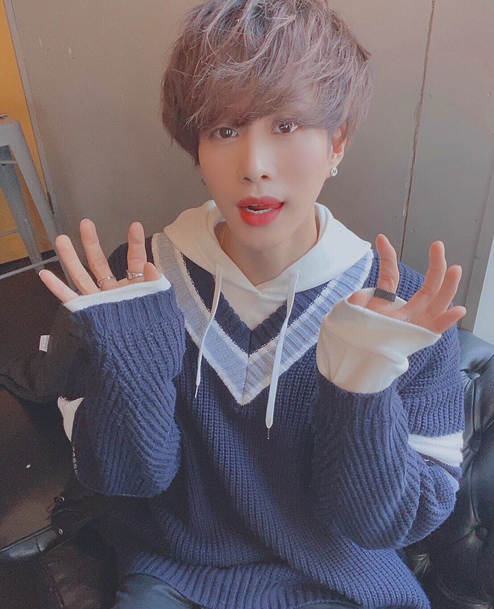 Uta_178cm's tweet photo. え~沸いたーーーー😂😂
のポーズやってみました。

#オタク #真似してね https://t.co/Rwj8Tfweg4