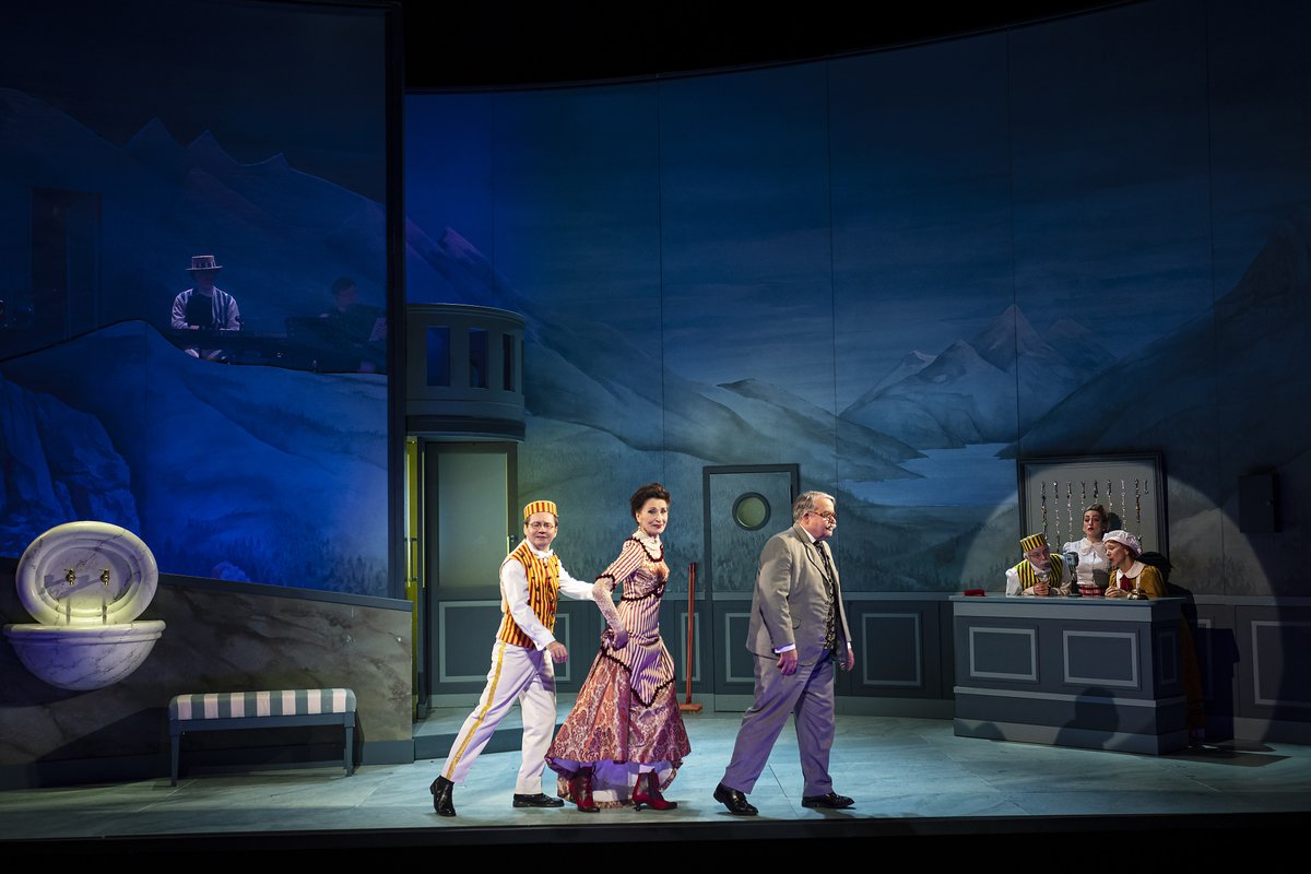PascalLegrosOff's tweet photo. 😍 @LeParisien_75 donne un très bon 4/5 à "Frou-Frou les Bains" ! Pour lire la critique c'est ici 👉 https://t.co/4o1ZQ8afCw #theatre https://t.co/MqhjJxER7X