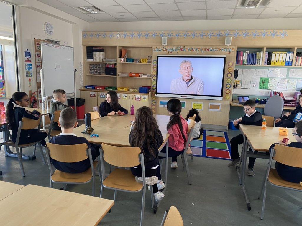MrsFaryma's tweet image. Primary 4 love listening to Michael Rosen's poems during #SocialSnack. We also love watching him telling his story We’re Going on a Bear Hunt 🐻. He uses great actions and expression! 😅 #YearOfReading #LiteracyWeekSeaton @school_seaton @MichaelRosenYes