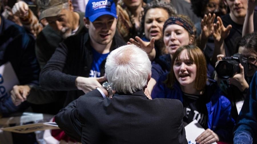 DDurbatune's tweet photo. J-1 avant le Super Tuesday. Les partisans des candidats se sont encore très mobilisés ce week-end, comme à Richmond, en Virginie, où les sondages placent Joe Biden en première position devant Bernie Sanders et Mike Bloomberg. https://t.co/z45L8YYFCX