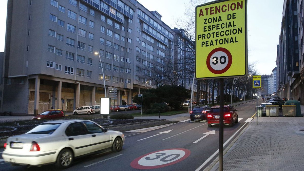 sTecnotron's tweet photo. 📢 ¿Quieres saber cuáles son los objetivos de este año en seguridad vial de la @DGTes? Además de la reforma del carné por puntos y el aumento del castigo por uso del móvil 📵, hay otros cambios que quieren realizarse, ¡toma nota! 🗒️
https://t.co/31INpX0shY 
#SeguridadVial https://t.co/V1qZ7J9xkK