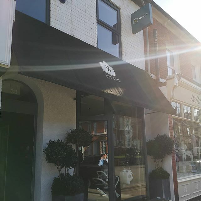 BERTandBERT's tweet photo. 🌄Sunny days = Fresh fades💈
#bertandbert #bertandbertbarbers #altrincham #hale #manchester #barbers #barbershop #barber #menshair #hair #male #barberconnect #barbershopconnect #modernbarbermag #modernbarber #ukbarber #internationalbarber #barberlove … https://t.co/nhE8P9SYLI https://t.co/e6SO5FIMA0