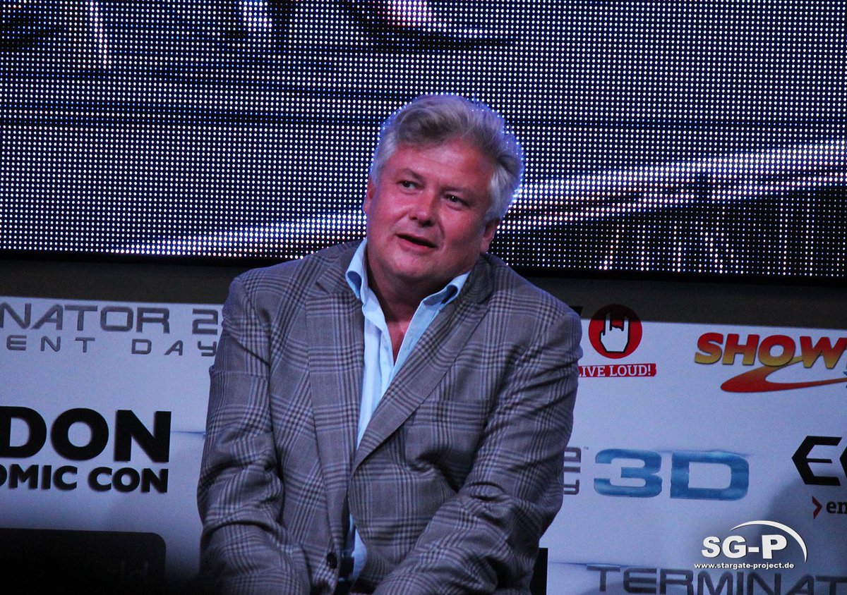 relishan's tweet photo. London Film Comic Convention 2017 #LFCC2017 I didn't know that #conlethHill was there at all) https://t.co/xk7We9BSwv https://t.co/nMvwViKEae