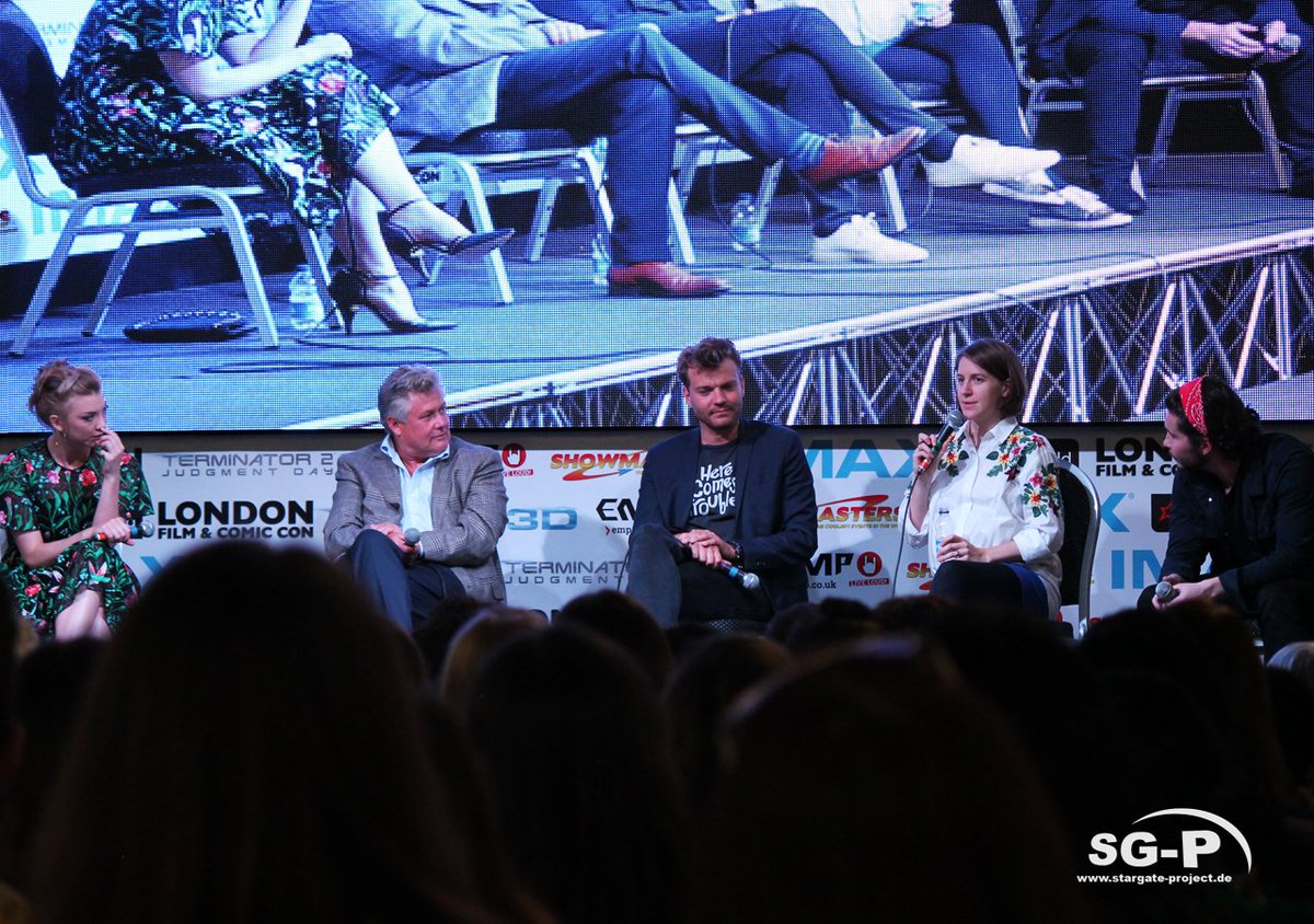 relishan's tweet photo. London Film Comic Convention 2017 #LFCC2017 I didn't know that #conlethHill was there at all) https://t.co/xk7We9BSwv https://t.co/nMvwViKEae