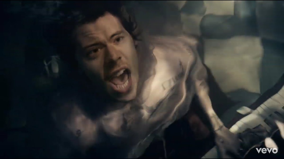 alterlove14's tweet photo. I'm so sorry for laughing but I definitely paused at the wrong time TWICE #FallingMV https://t.co/8aYzzqXSTj