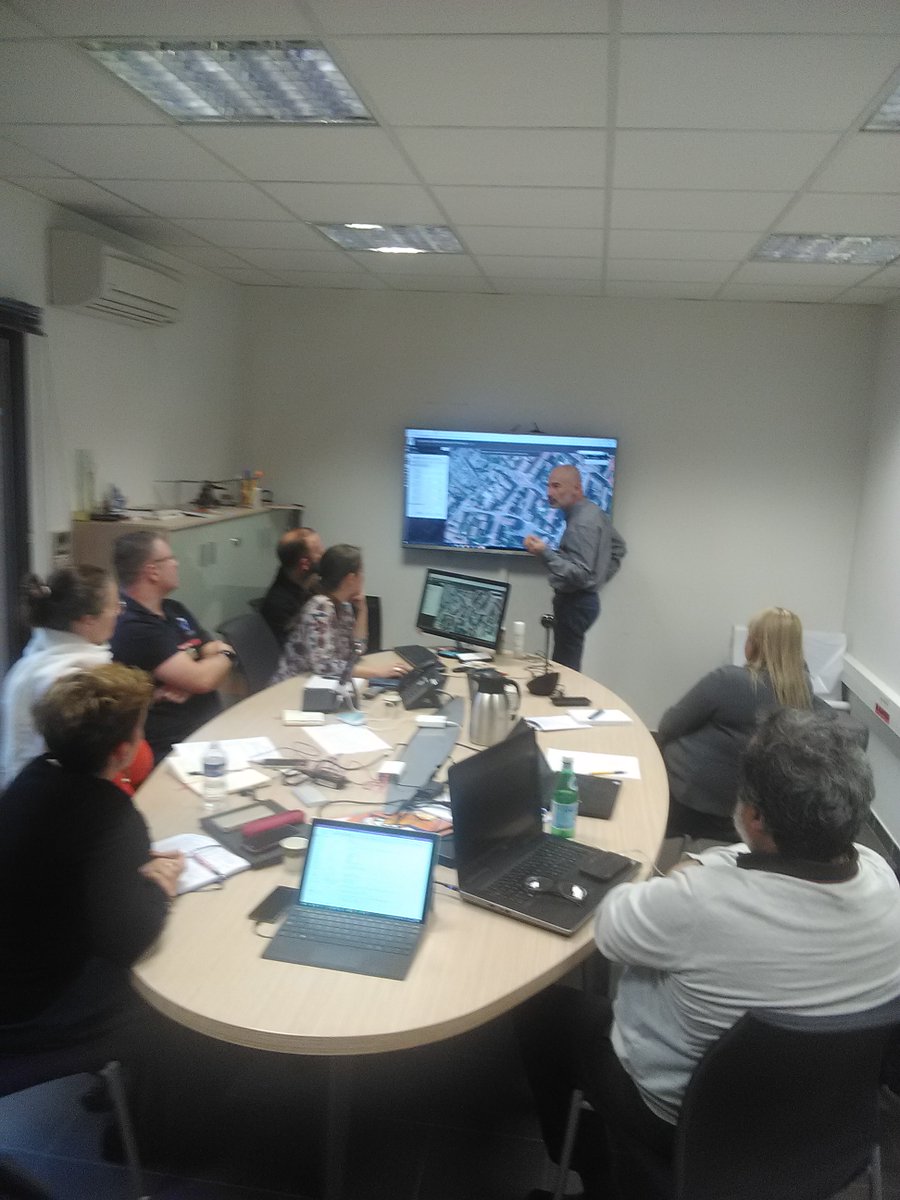 AFPS10's tweet photo. Réunion de travail du projet européen #RISVAL sur le diagnostic bâtimentaire d'urgence après séisme, avec @AFPS10 @BRGM_fr @SecCivileFrance @EntenteValabre https://t.co/cQ51sRPgMR
