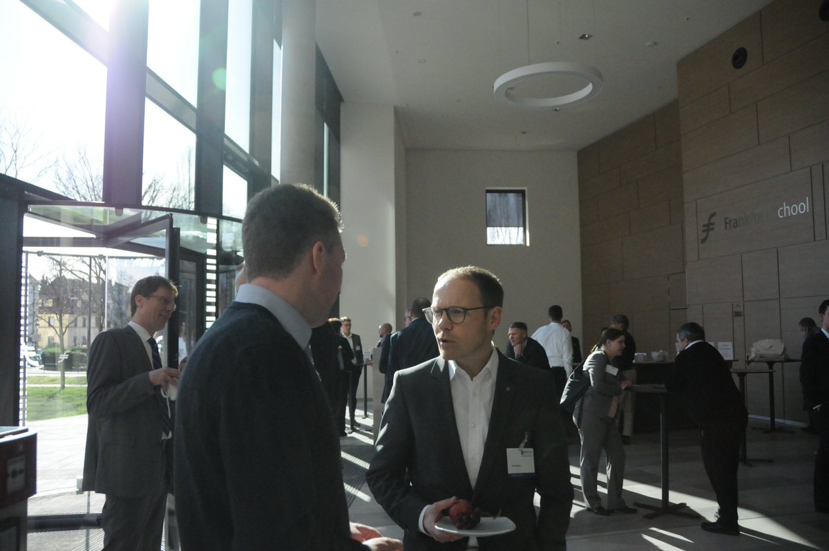 fs_kohrs's tweet photo. Networking @FrankfurtSchool! Zwischen "Volkswirtschaftlichen Rahmenbedingungen" und "Besteuerung von Kapitalanlagen" ist Zeit für einen ersten Austausch. #FSFPTage #ExecEdFS https://t.co/bXT8UdHBsl