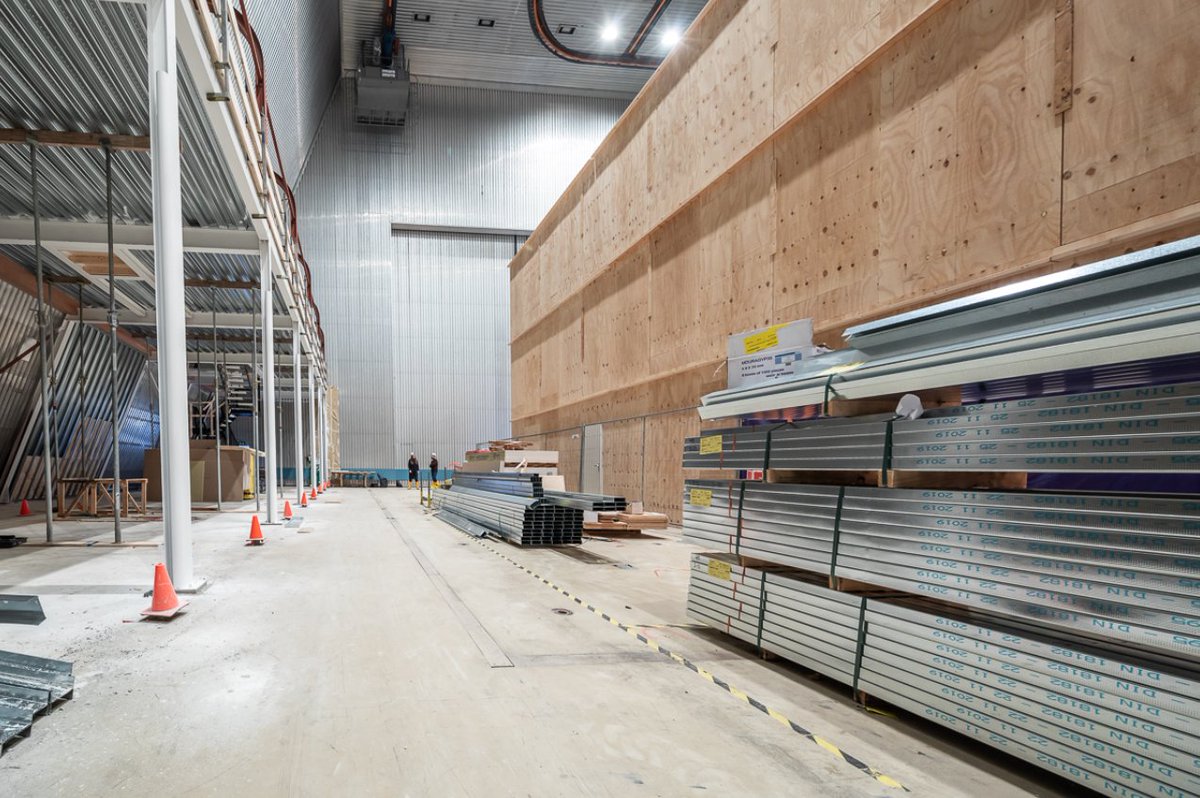 EEMCS_TUD's tweet photo. Exploring the most effective way of getting electricity from wind turbines &amp; solar panels to the wall socket in your home. This will be the mission of the ESP Lab, a brand new laboratory @TUDelft. This weekend, @NRC published an extensive article about it. https://t.co/6fSe5CwRyx https://t.co/AMS4Bx9t2O