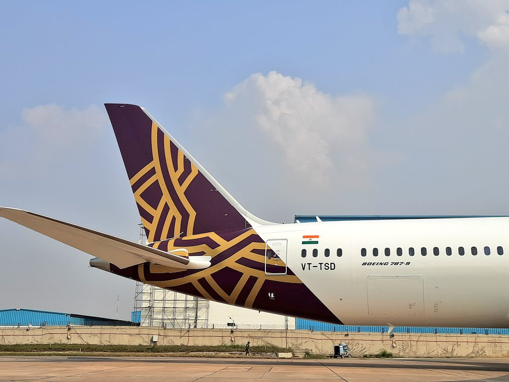 MrrMukherjee's tweet photo. Here she is.. #VTTSD India's very first 787-9 Dreamliner brought to you by @airvistara https://t.co/Dq7WeGAUJg