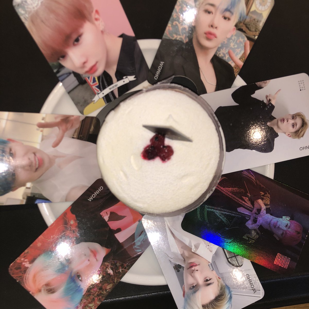 she_dabaree's tweet photo. 석이탄신일+1 with 축하사절단 
@parkbosu https://t.co/k5xIgR8ag4