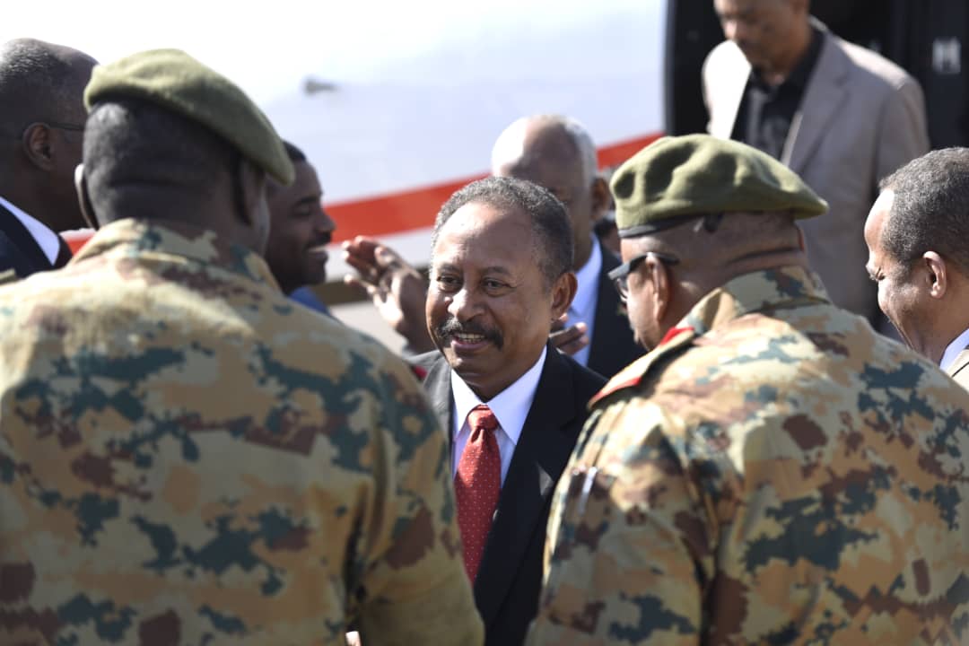 SudanPMHamdok's tweet photo. وصلتُ صباح اليوم إلى ولاية كسلا، هذه الزيارة  تأتي استئنافاً لبرنامج زياراتي للولايات وذلك في إطار اهتمام حكومة الفترة الانتقالية بمعالجة التحديات  التي تواجه الولايات. https://t.co/rvjtQmQqND