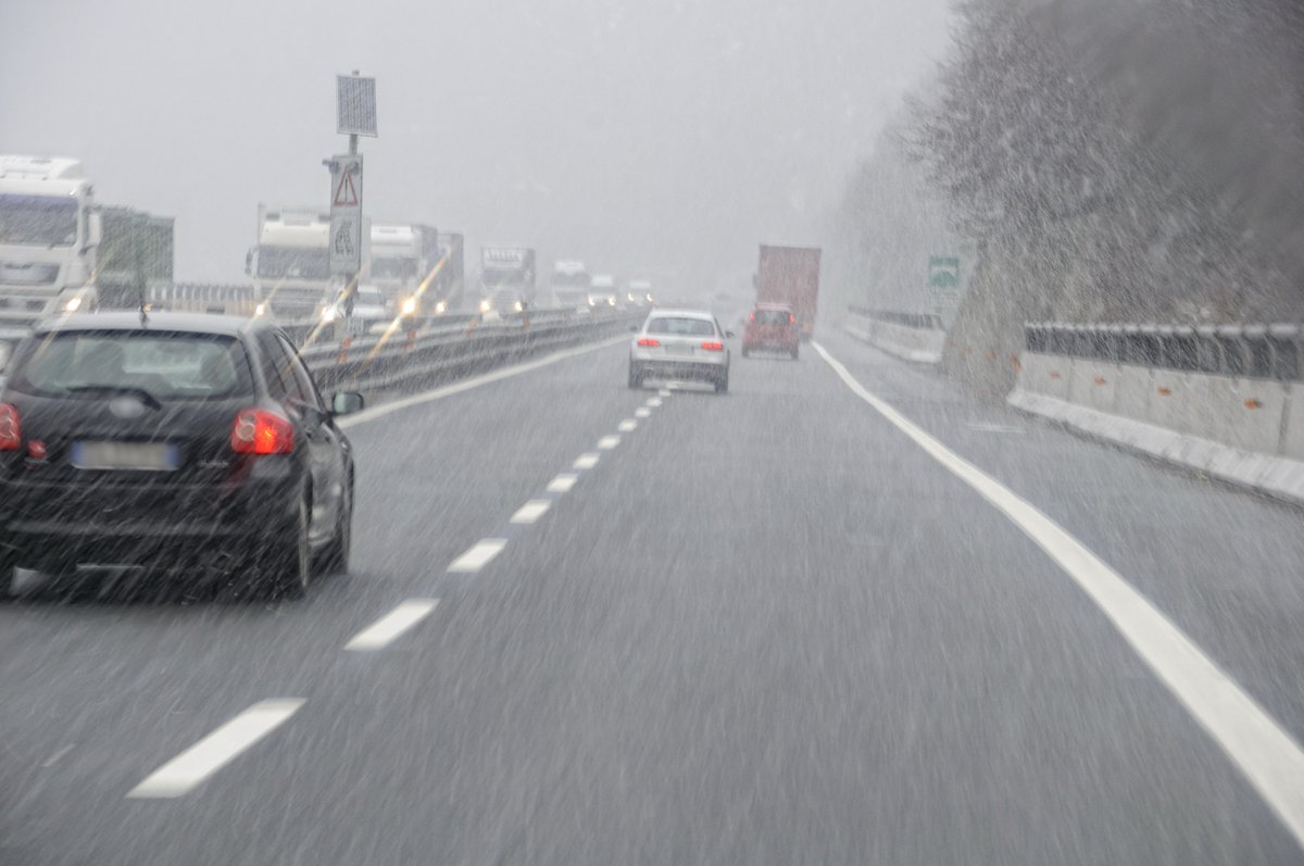 L_Imprenditore's tweet photo. #Brennero, resta aperta la questione delle nuove misure restrittive introdotte dal Tirolo austriaco dal 1° gennaio 2020. Penalizzate le imprese dell’autotrasporto italiane, le supply chain della manifattura e l’export dell’agroindustria. https://t.co/lEEq89qFAf https://t.co/1cYKgMp8eZ
