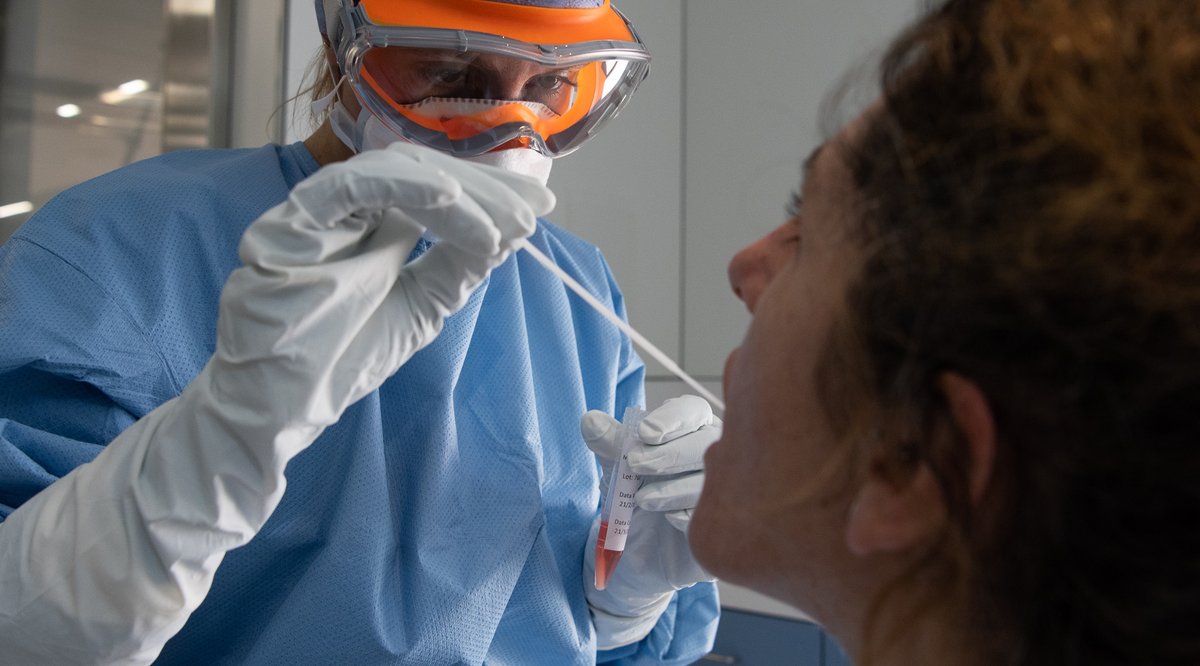 hospitalclinic's tweet photo. Informació actualitzada i consells per a la ciutadania sobre l'atenció que fa el #CLÍNIC de casos de #coronavirus SARS-CoV-2.

https://t.co/TDeEKdQYCe https://t.co/hAdyZ3xOLL