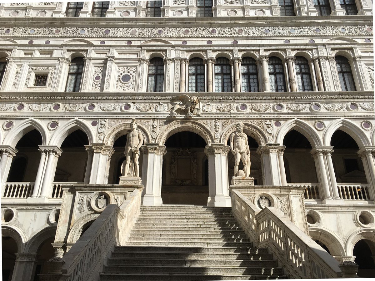 Credits: MUVE Education

Le sedi museali da oggi sono riaperte al pubblico con i consueti orari e giorni di chiusura settimanali, nei modi descritti dal DPCM del 1 marzo 2020 fino all'8 marzo compreso.

🔸Seguici in #Instagram e condividi i tuoi scatti con #venezia360